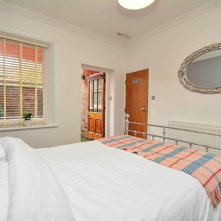 The Location- 1 Free Private Parking Space - 60 Second Walk 2 Minster! 约克 外观 照片