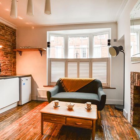 The Location- 1 Free Private Parking Space - 60 Second Walk 2 Minster! 约克 外观 照片